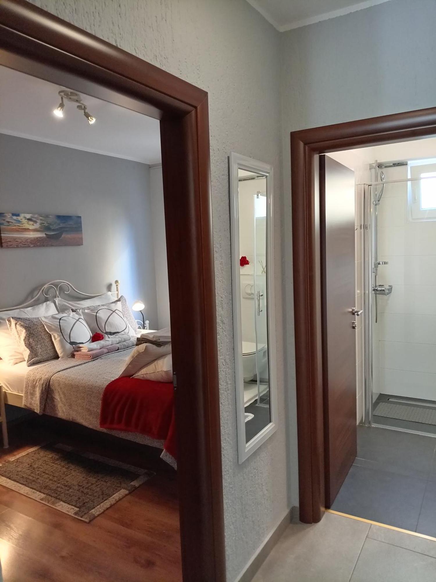 Apartments Sven-Marino Пореч Екстер'єр фото
